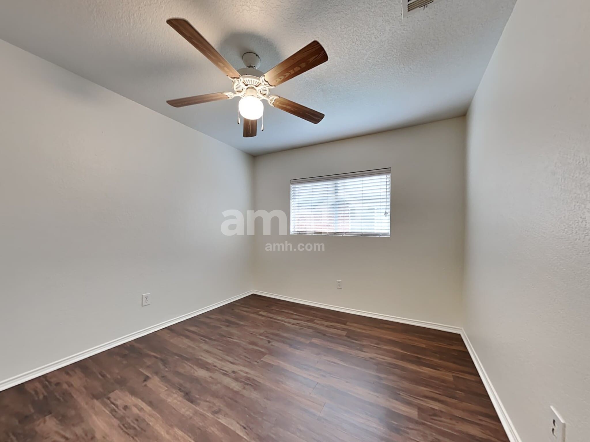 Building Photo - 8528 Hawkview Dr