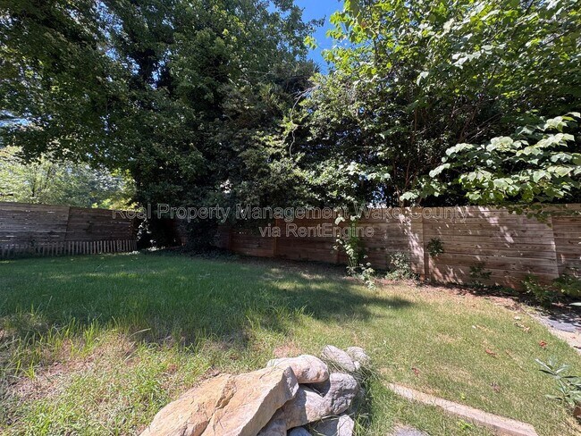 Building Photo - 3018 Medlin Dr