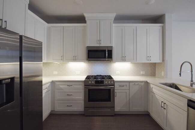 Building Photo - 817 Crystal Oak Ln