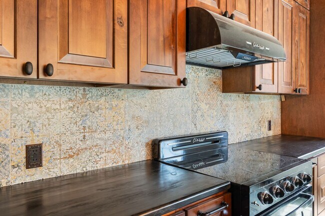 Building Photo - Thiel on 9th