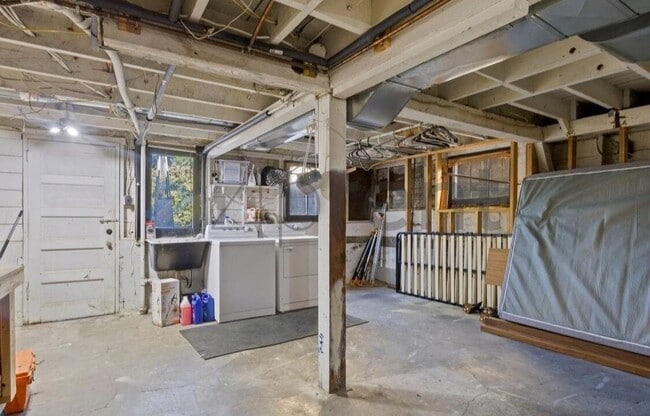 Building Photo - 2038 8th Ave N