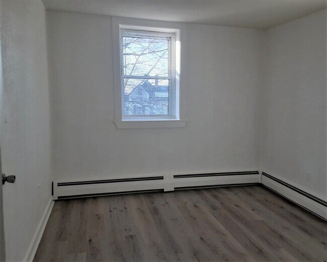 Building Photo - 143 Groveland St