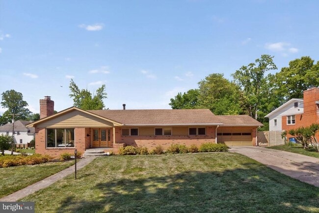 Building Photo - 5800 Plainview Rd