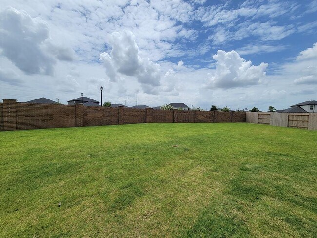 Building Photo - 21627 Royal Jett Dr