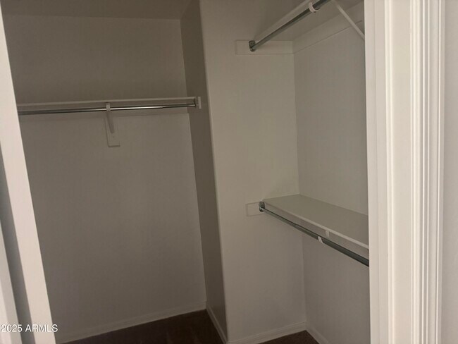 Building Photo - 3670 E Zachary Dr