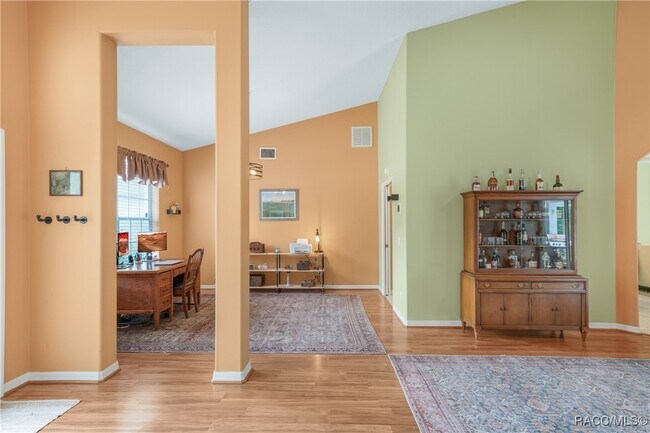 Building Photo - 5 Primula Ct W