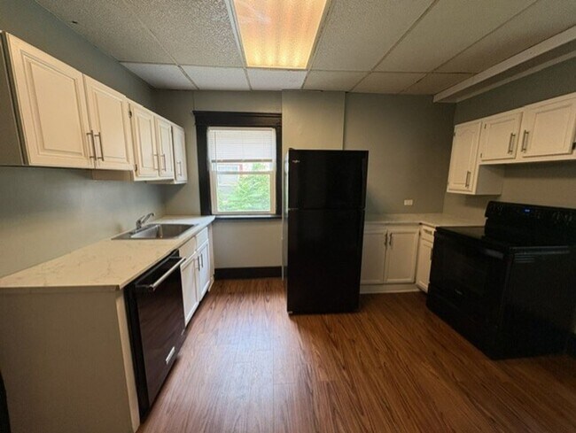 Building Photo - 325 Para Ave