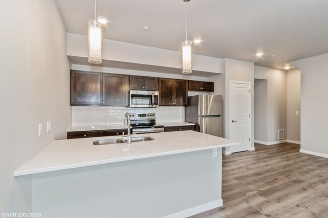 Building Photo - Big Ben Townhomes - 2 Bedroom/1.5 Bathroom