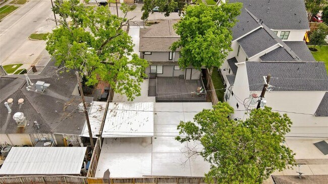 Building Photo - 741 E 9th St