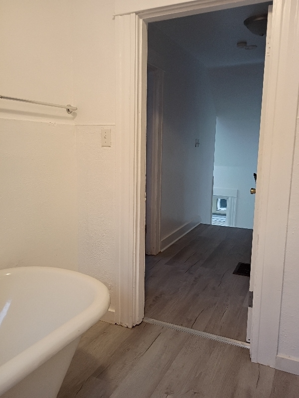 Building Photo - 547 NE Knott St