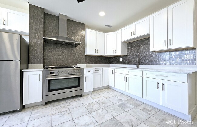 Building Photo - 2924 W 38th Pl