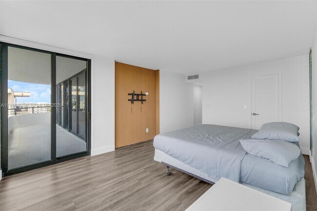 Building Photo - 3589 S Ocean Blvd