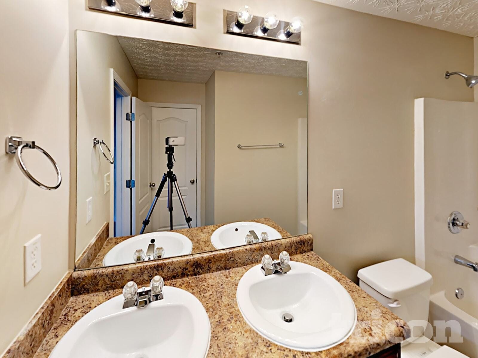 Building Photo - 1047 Wedgewood Ct NE