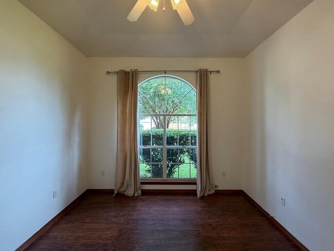 Building Photo - 4444 Southminster Cir