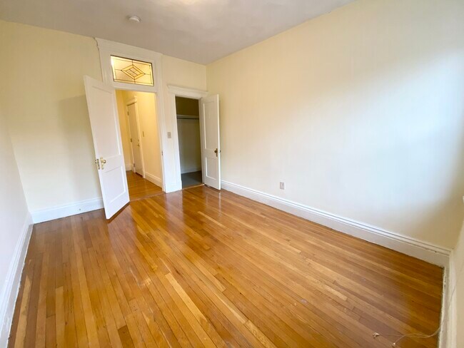 Building Photo - 111 Queensberry St
