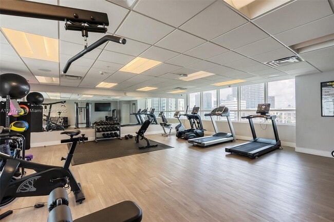 Building Photo - 321 NE 26th St