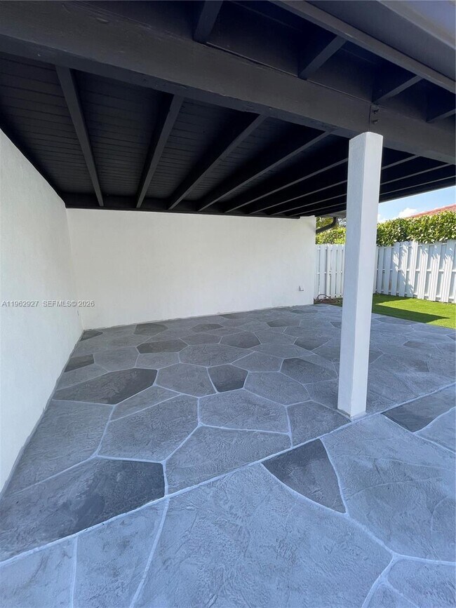 Building Photo - 8275 Shadow Wood Blvd