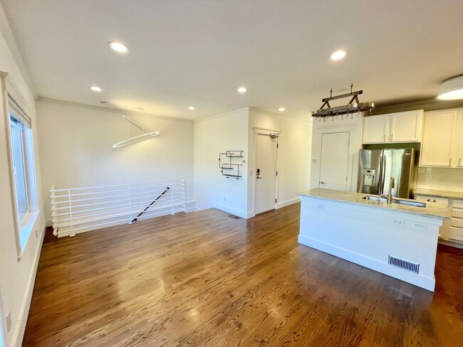 Building Photo - Sunny! High Tech! Potrero Hill Condo! PROG...