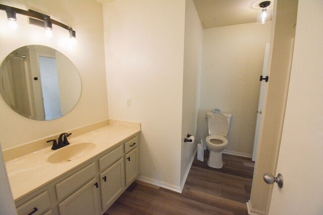 Building Photo - Recently Renovated 4 Bed, 2 Bath Home for ...