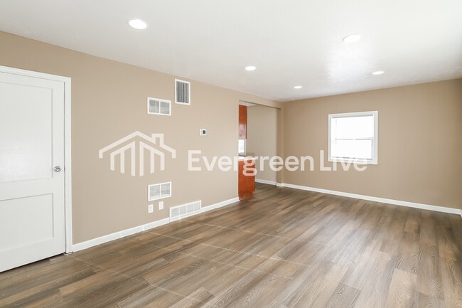 Building Photo - 6784 Franklin St