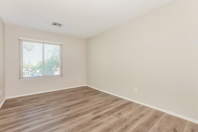 Building Photo - 30092 N Desert Willow Blvd