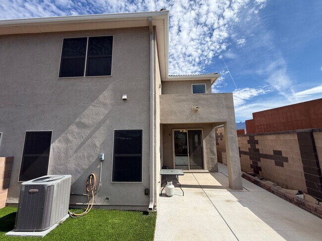 Building Photo - 7420 Tangerine Ct NE