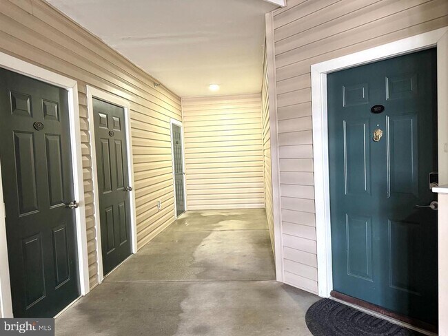 Building Photo - 42435 Hollyhock Terrace
