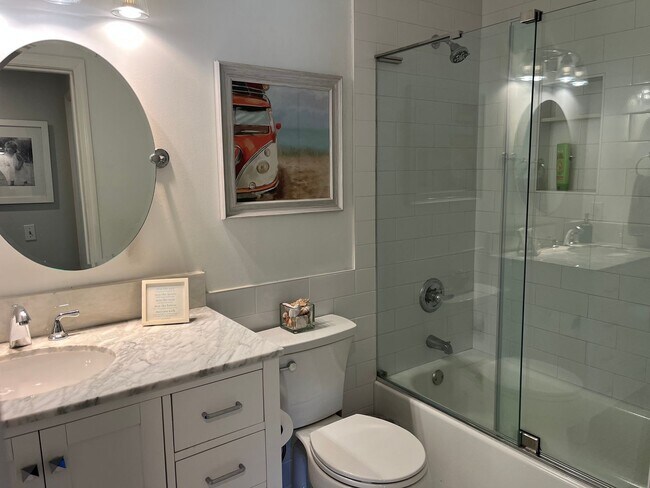 Building Photo - 3 Bedroom 2 Bath Furnished House in Harborgate Shores - Mt Pleasant