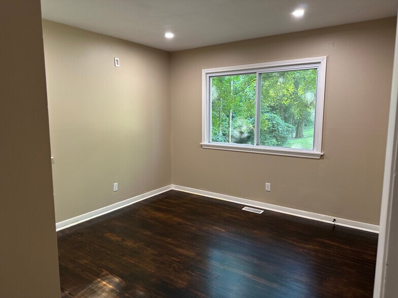 Building Photo - 3805 Colewood Dr