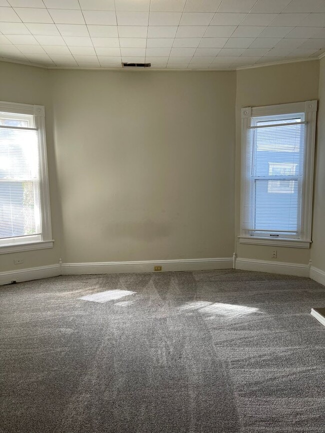 Building Photo - 376 Park Ave