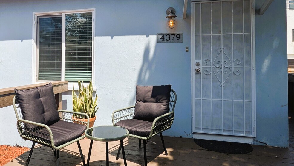 Private deck and garden - 4379 Maryland St