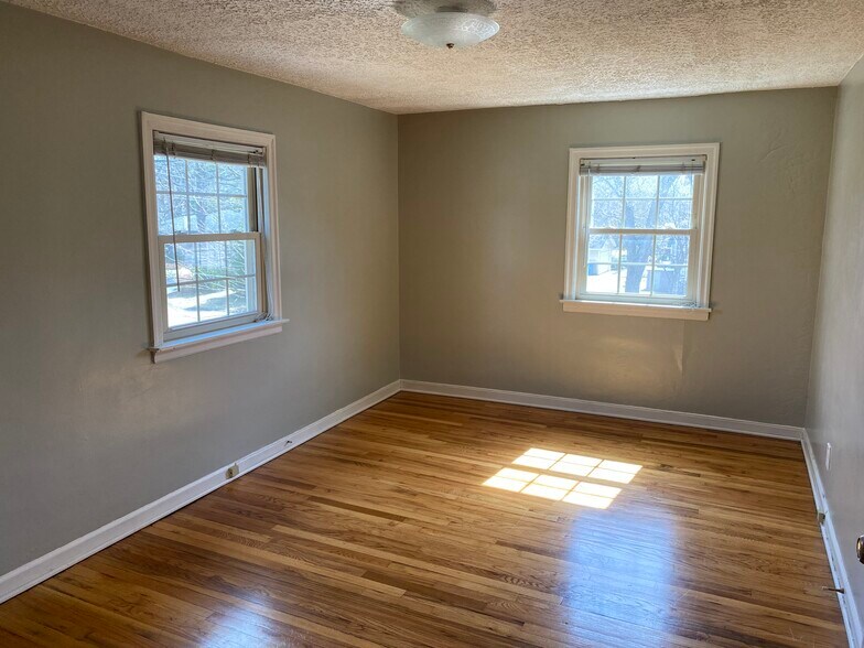 Bedroom - 7043 N College Ave
