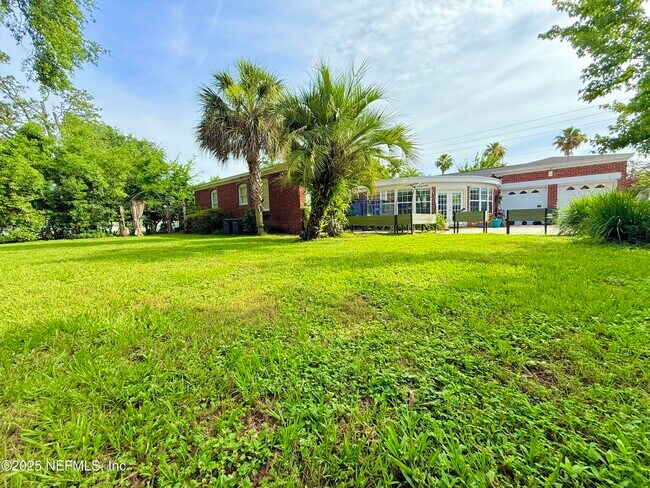 Building Photo - 2512 Hendricks Ave