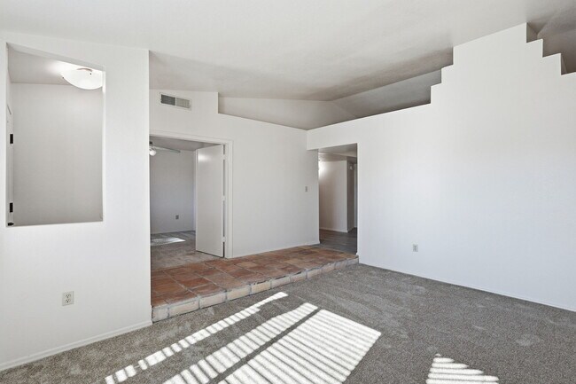 Building Photo - 7016 E Menlo St