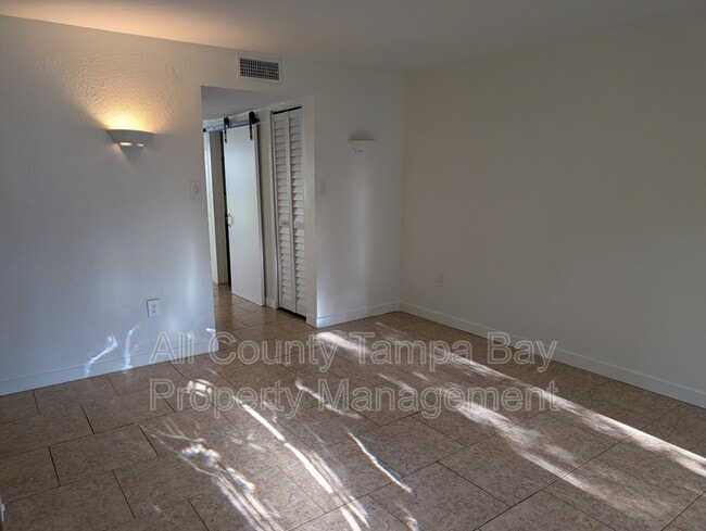 Building Photo - 4230 36th Ave S