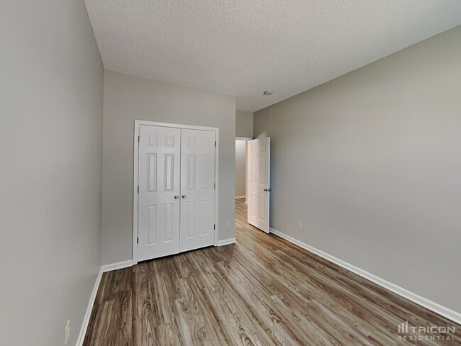 Building Photo - 101 Royal Crest Dr