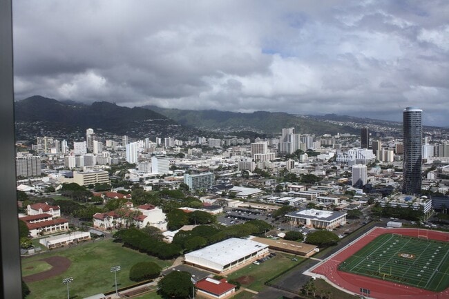 Building Photo - Luxurious Condo with Mountain Views