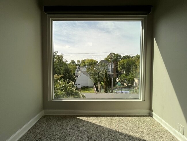 Building Photo - 501 Fenton Pl