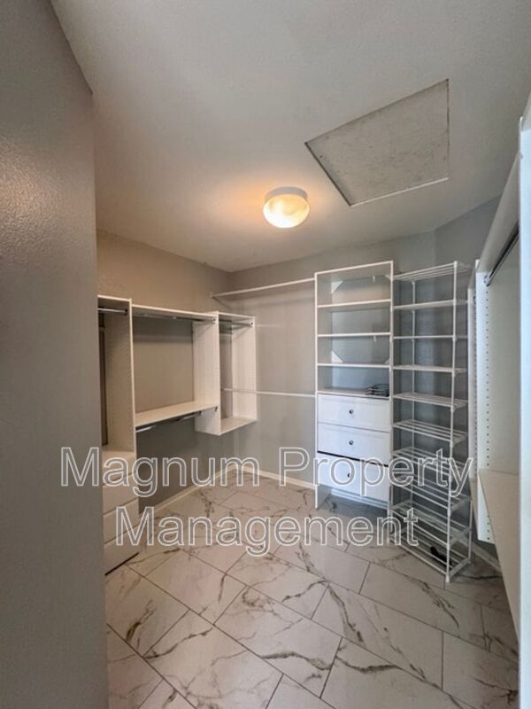 Building Photo - 32358 Gardenvail Dr