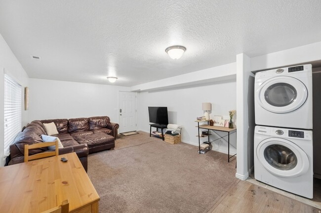 Building Photo - 86 E Rose Way