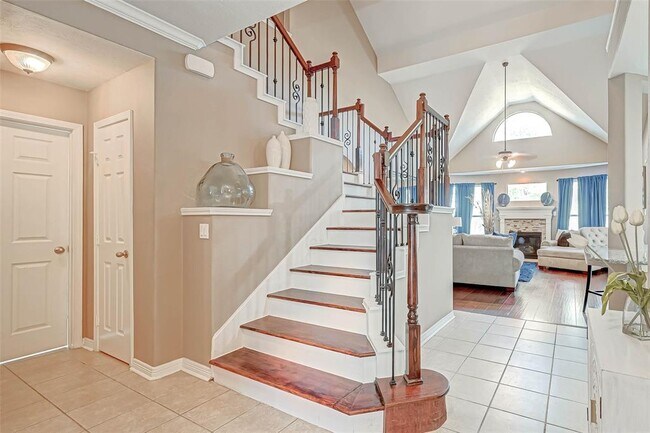 Building Photo - 618 Silver Creek Cir