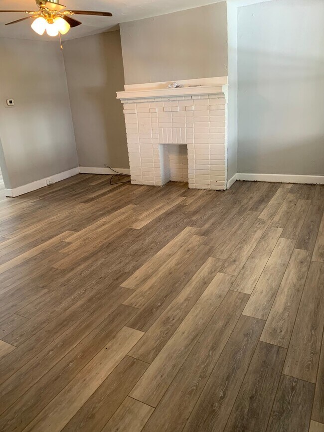 Building Photo - Two Bedroom in Mt Washington with Off-Street Parking!