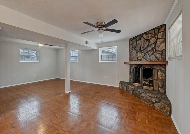 Building Photo - Available for rent: $1,250/month — 4-Bedroom, 2.5-Bath Single-Family Home in Harrison, TN!