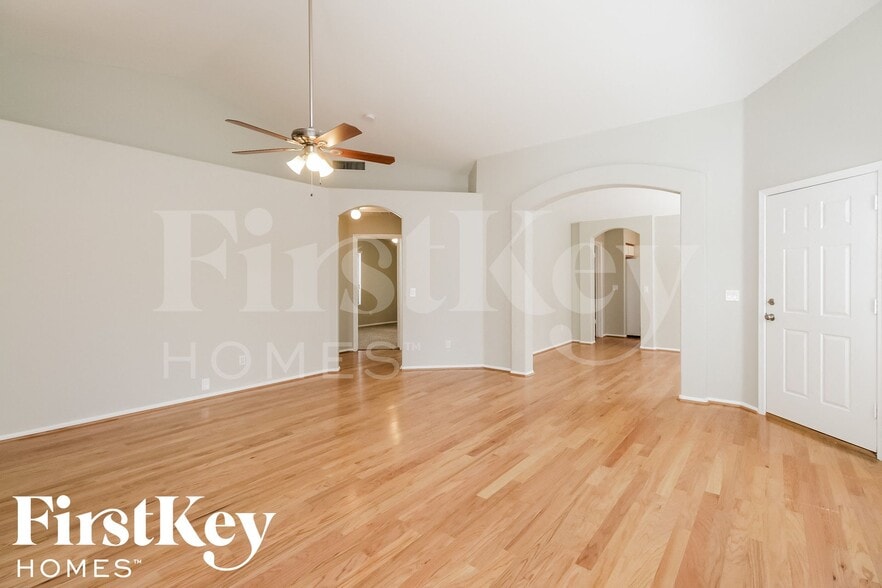 Building Photo - 20442 N 38th Dr