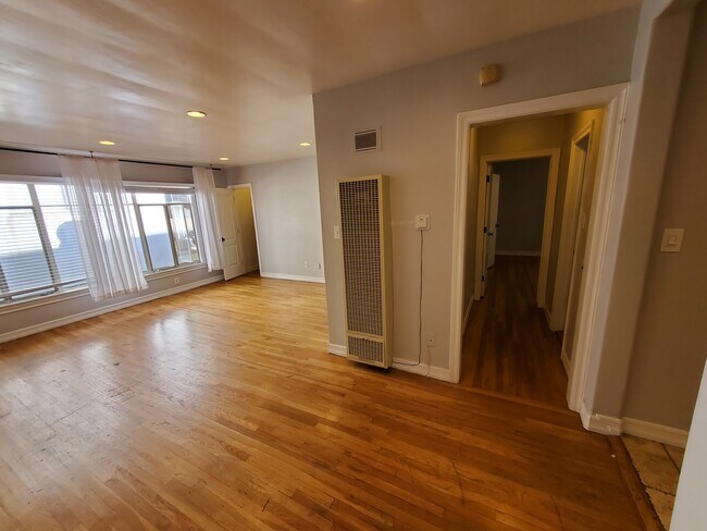 Building Photo - 920 Westbourne Dr