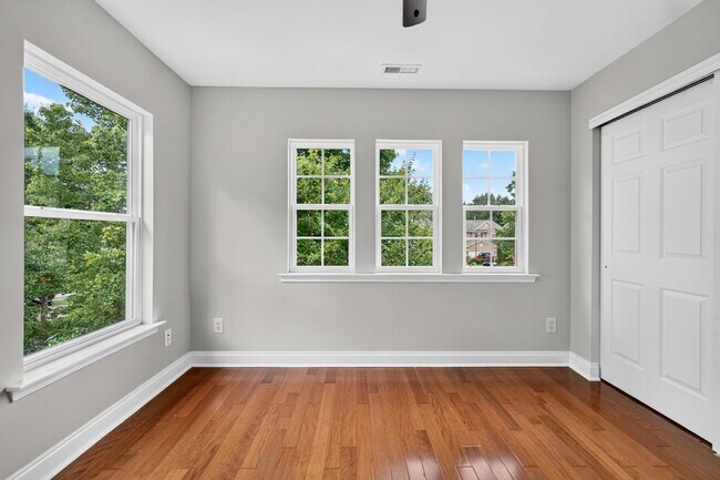 Building Photo - 4007 Jockey Club Circle