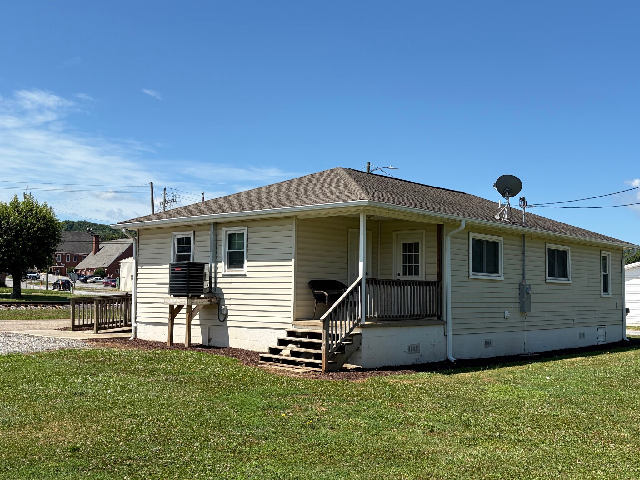 Building Photo - 13 Depot St