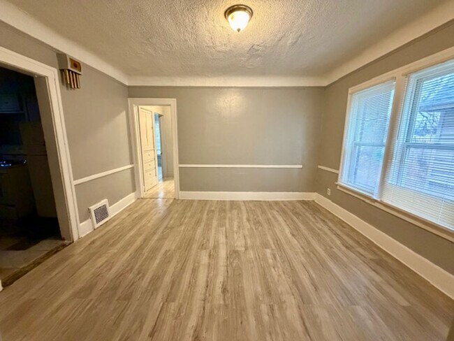 Building Photo - 2549 Highland St