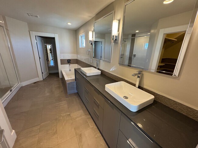 Building Photo - Perfect Sloan Lake Home with all the features and great views