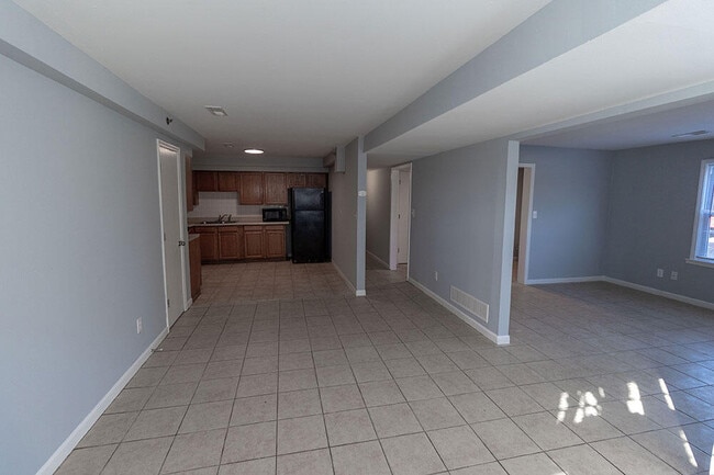 Building Photo - 706 Demaret Dr